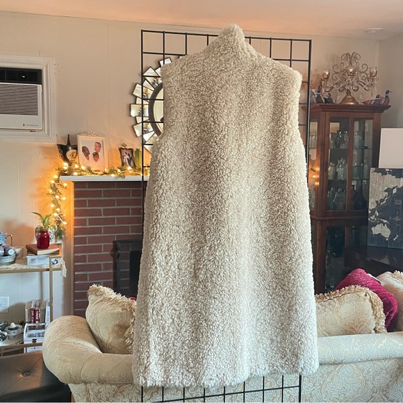 AVEC LES FILLES Teddy Faux Fur Belted Vest Size M NWT - Picture 3 of 4